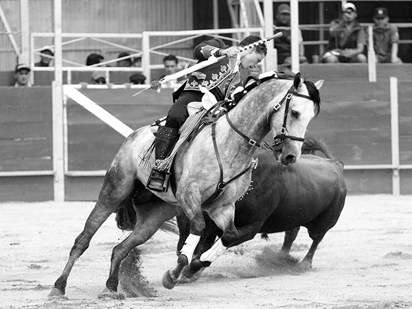 Dobl�ndose con temple