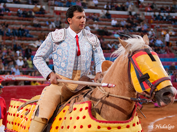 Ovaci�n para C�sar Morales