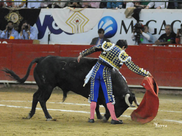 Acab� imponi�ndose al toro