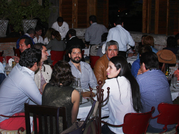 Disfrutando la velada
