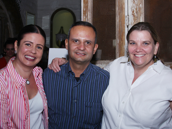 M�nica L�pez, Jes�s Zarate y Sally