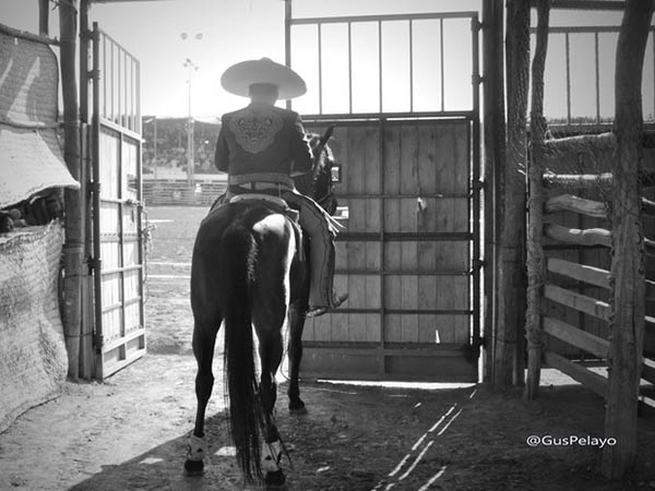 En la puerta de cuadrillas