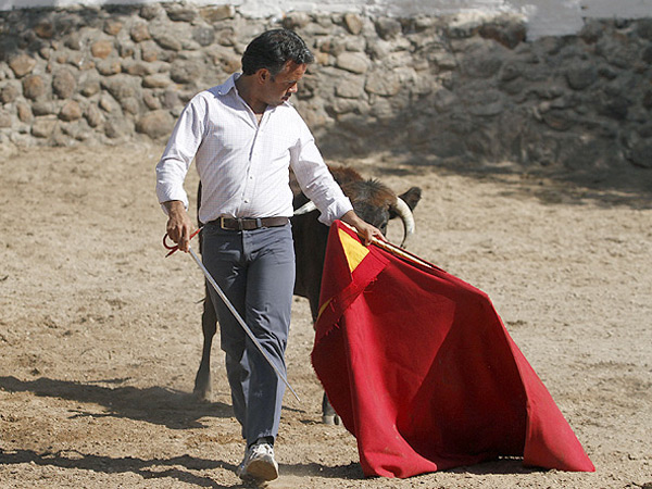 Andando tambi�n se torea