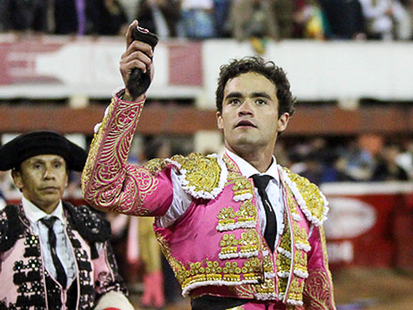 Pase� dos orejas en Monterrey