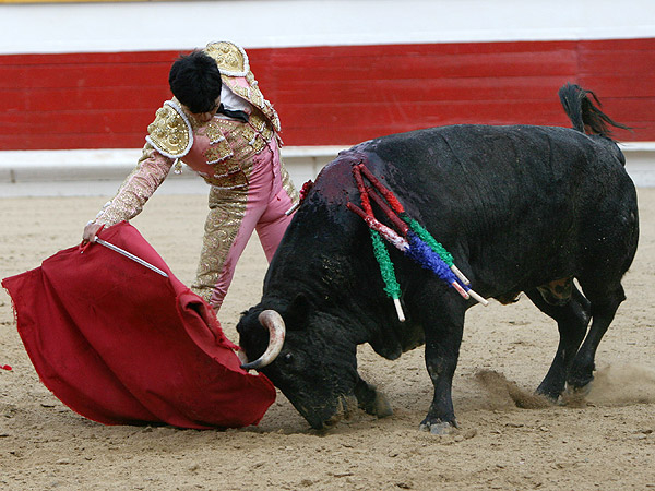 Asentado con la diestra