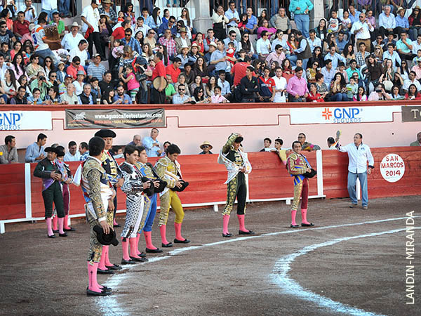 Tarde de siete espadas