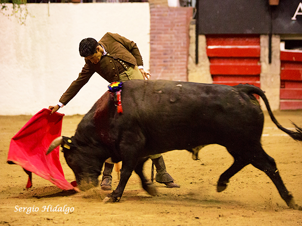 As� corri� la mano