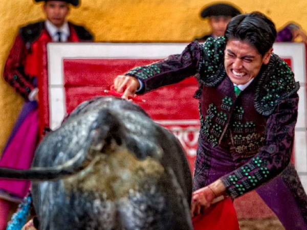 �Qu� forma de entregarse!