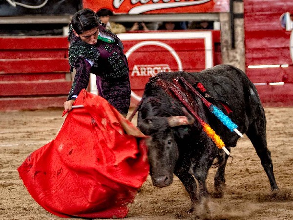 Corriendo la mano con la derecha