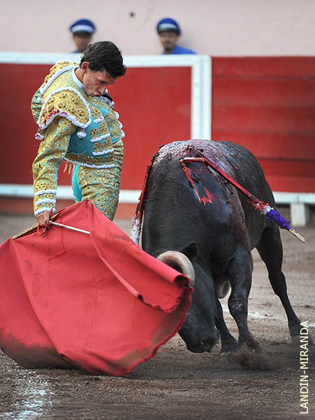 Detr�s de la cadera