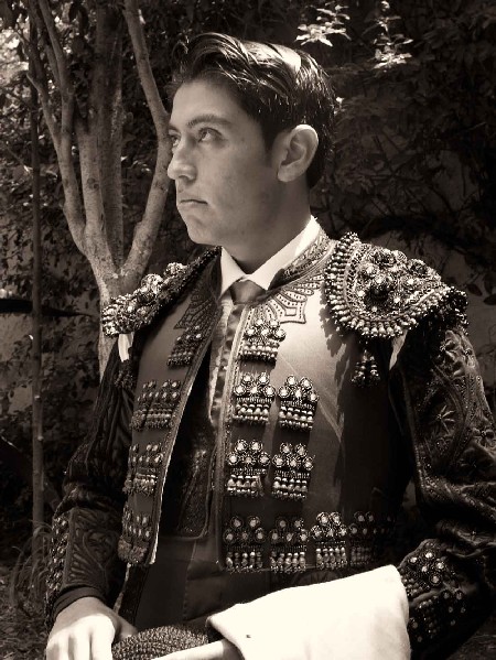 Carlos Amador, debutante