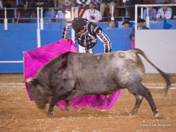 Paco Vel�zquez abre el festejo