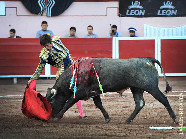 A mil�metros del enga�o