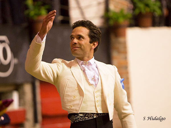 Alejandro Amaya, ovacionado