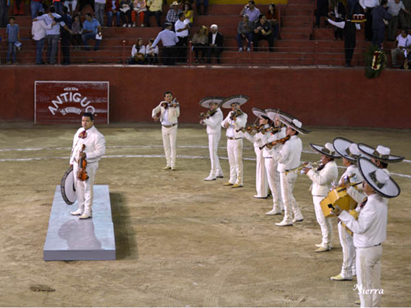 De Cocula es el mariachi...