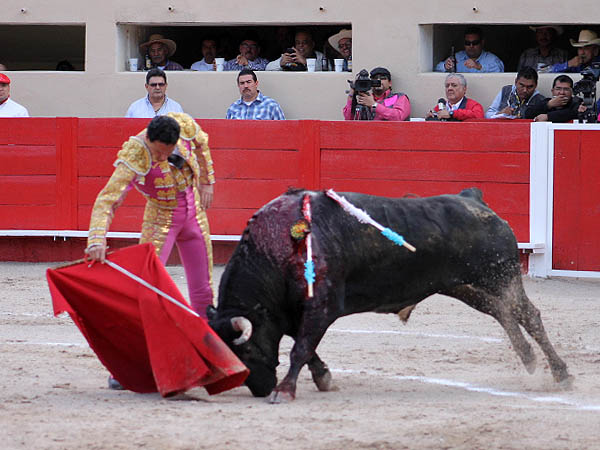 Faena de tres tercios