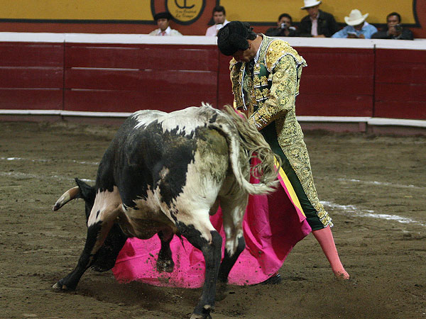 Elegante con la capa