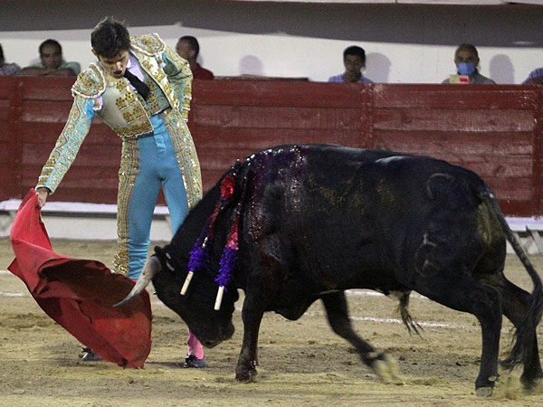 Toreo serio y est�tico