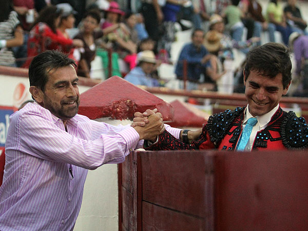 Jos� felicita a Alfonso Cuevas