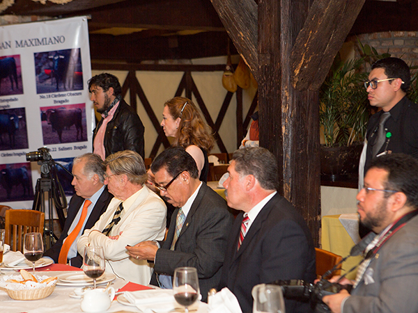 Prensa especializada presente