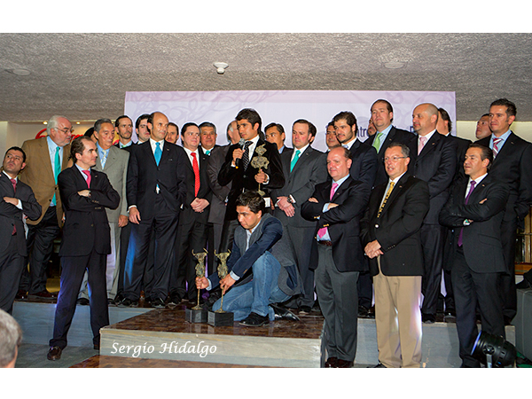 Pu�ado de buenos aficionados