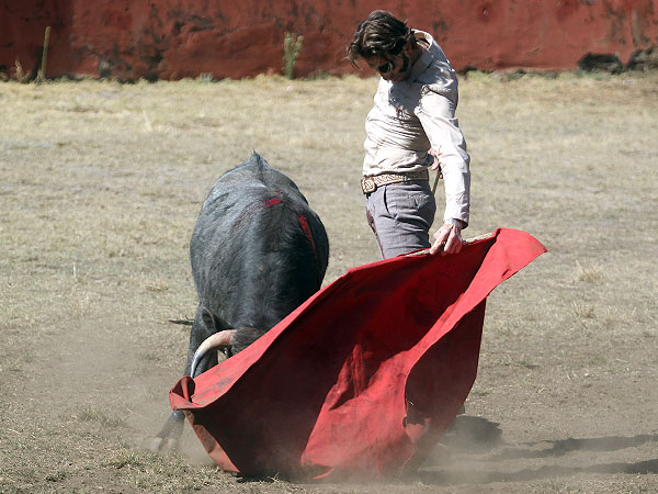 Juan Jos� con el novillo