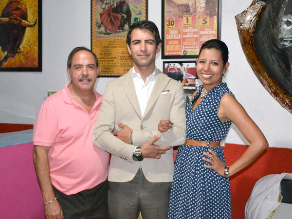 Con el equipo del matador