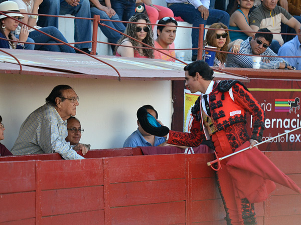 El Bala brinda a Gonzalo