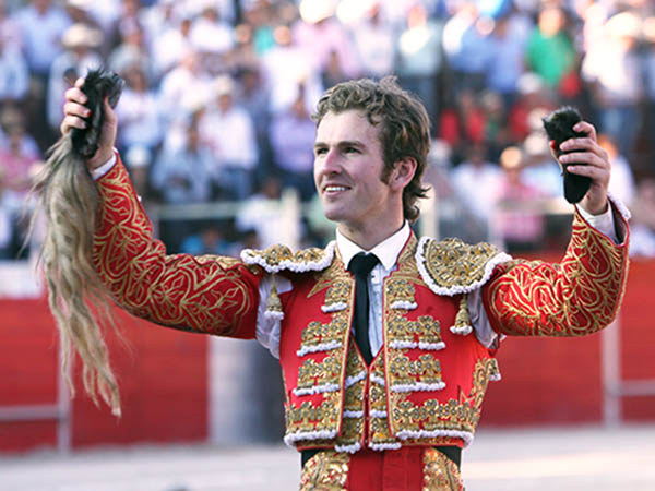 Tarde de tres orejas y rabo