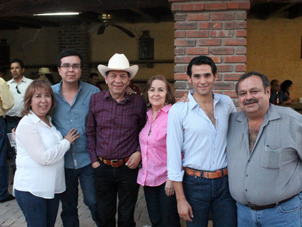 Satisfechos, al t�rmino del festejo