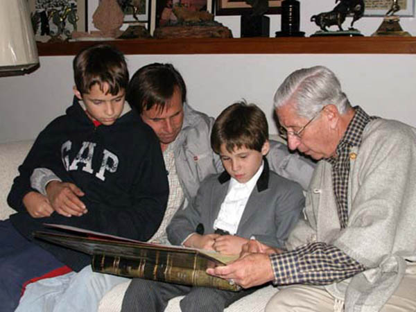 Los Llaguno, padre y peque�os