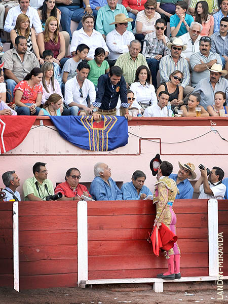 Montera a Arturo y familia