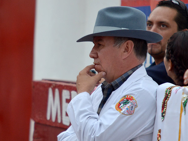 El doctor Uribe, atento