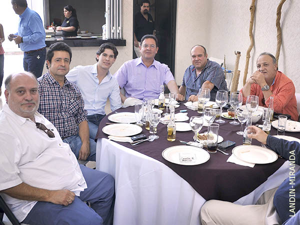 La mesa de los Orozco Rivas