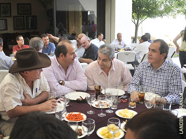 Di�logos de ganaderos