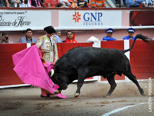 El capote de Javier Castro