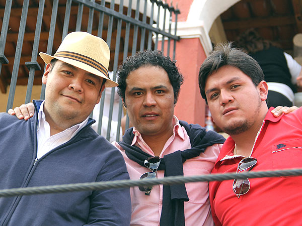 Jos� Luis Angelino y sus amigos