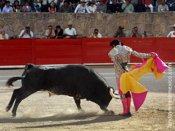 De frente por la espalda