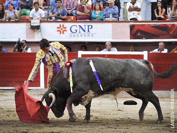 Esper� que el toro rompiera