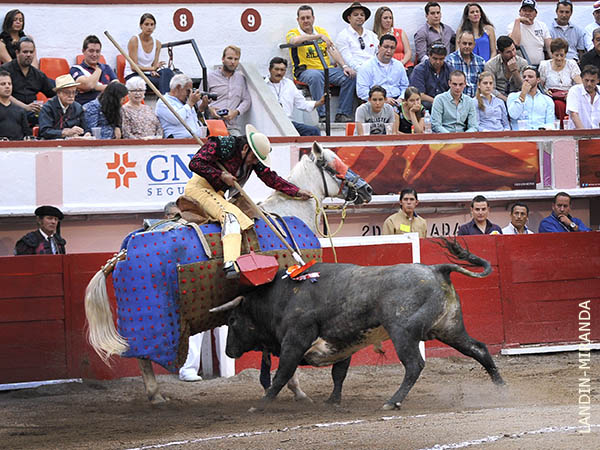 Cruz Prado, en todo lo alto