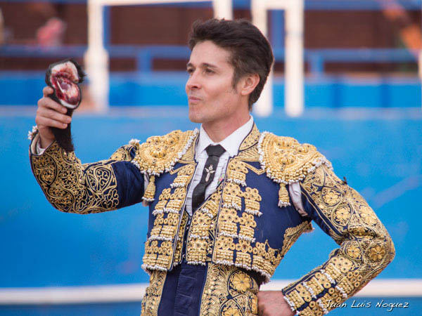 Una oreja de su segundo