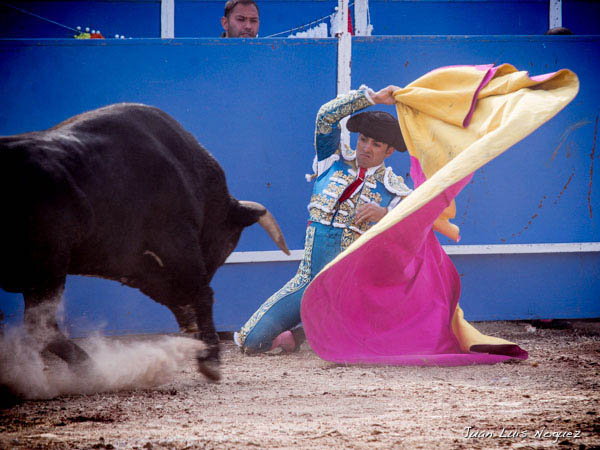 El saludo de Mac�as