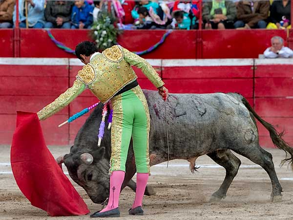 Claro en la embestida