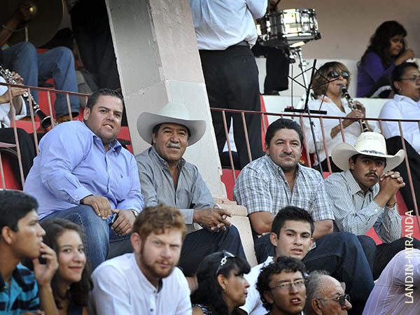 Desde Jalos llegaron al festejo