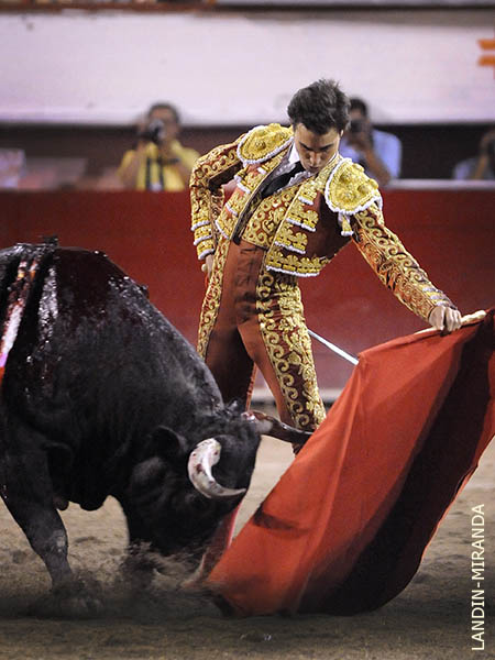 Con la yemas de los dedos