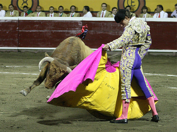 Fausto con el capote