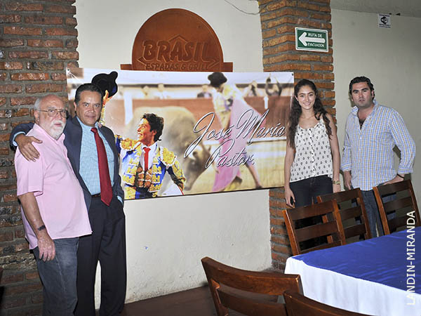 C�sar y los anfitriones