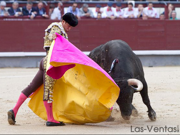 Amplia ver�nica de El Juli