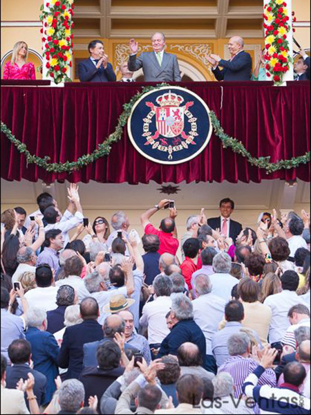 El rey, gran ovaci�n