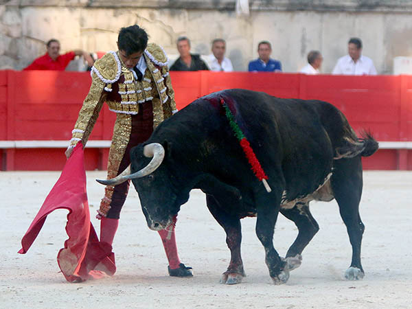 Entusiasm� al p�blico de Nimes